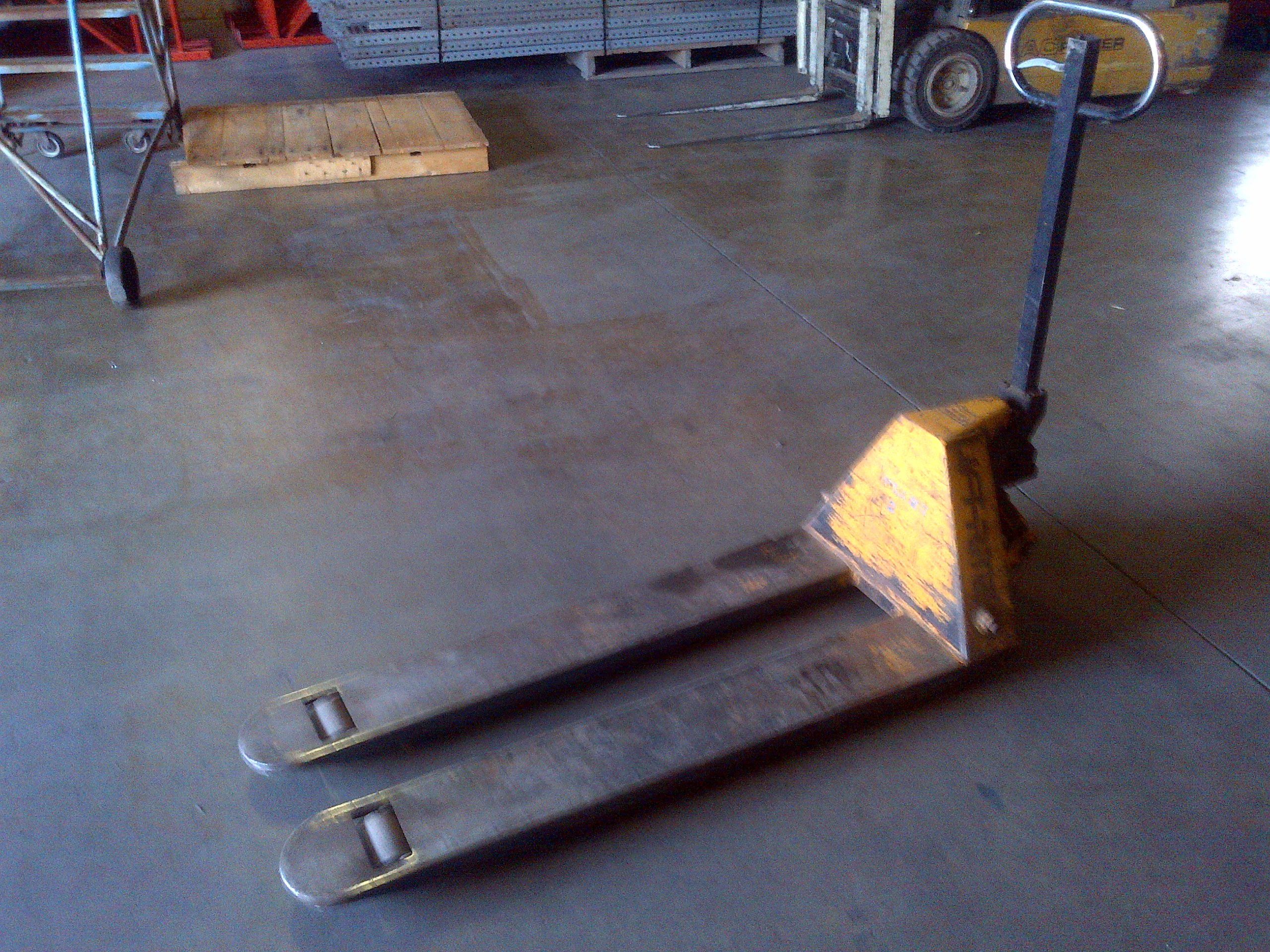 we buy pallet trucks